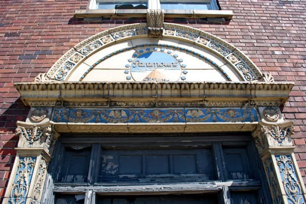 Paramount Sign