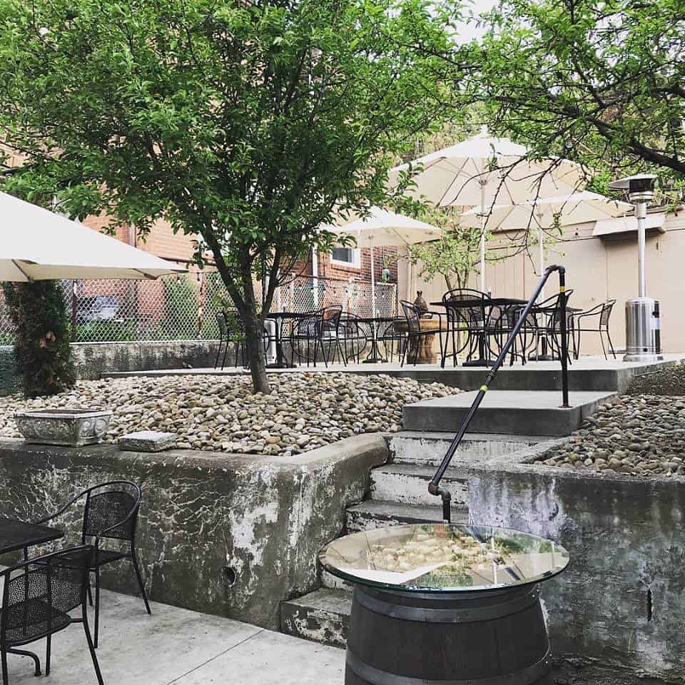 Pittsburgh restaurants with outdoor seating