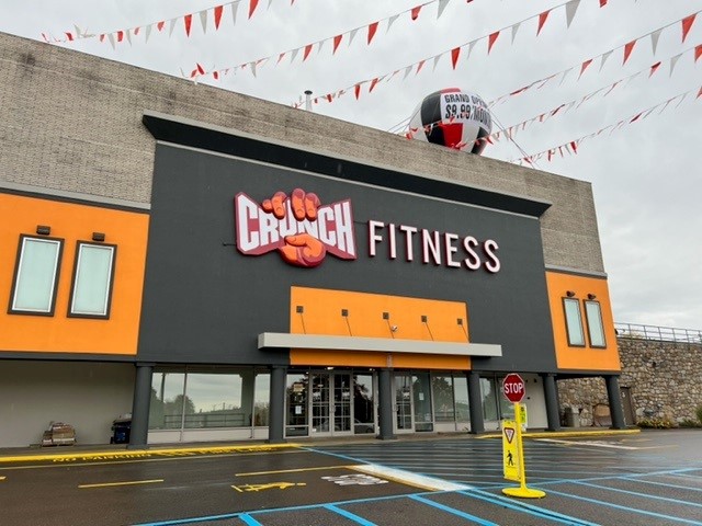 The outside of a Crunch Fitness gym.