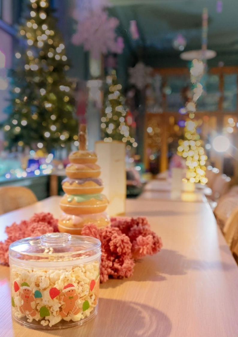 A photo of decorations at the Omni William Penn Hotel Christmas pop-up bar.